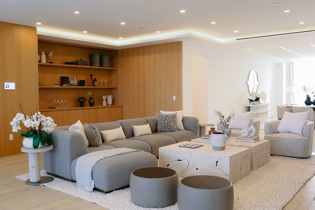 Meridith-Baer-Home-Home-Staging-Florida-Collins-Penthouse-Sitting-Room